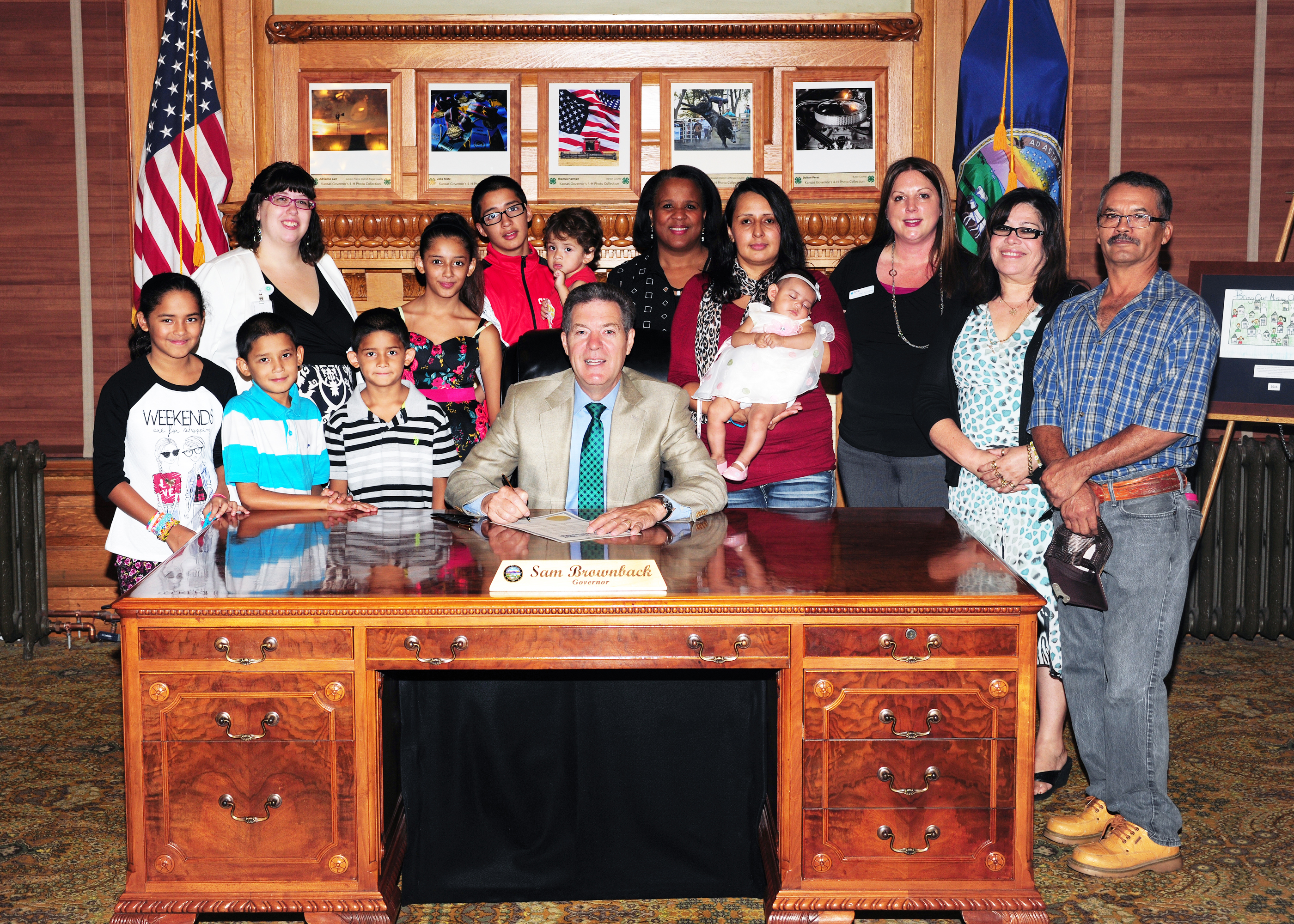 Governor Brownback sign Grandparent's Day proclamation